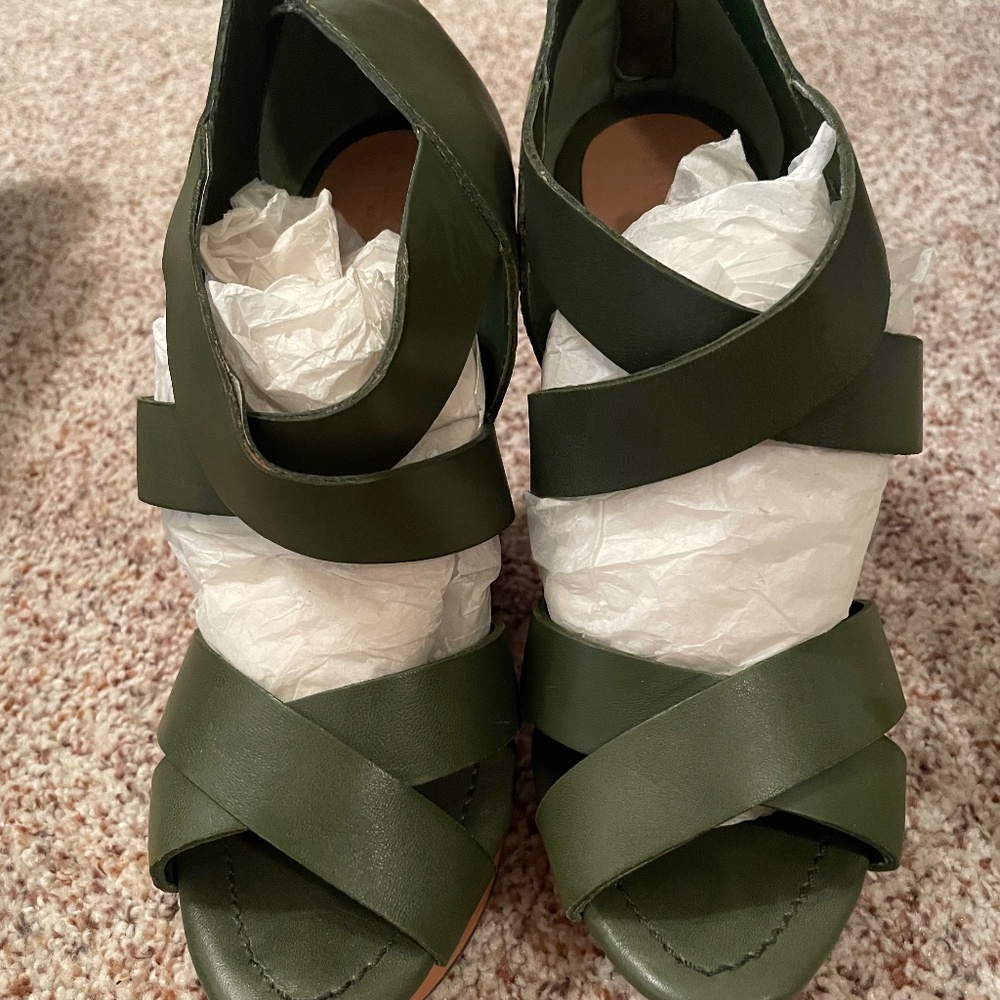 True Religion wedge